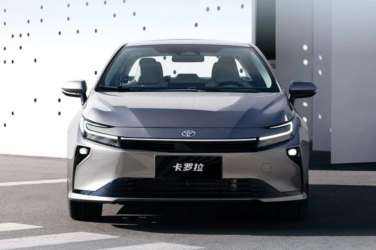 O Corolla mostrado na China no fim de 2025 deixou claro que a Toyota decidiu mexer onde mais incomodava, o visual datado frente a rivais mais novos.