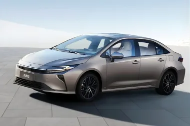 Toyota chuta o balde, renova Corolla 2026 com 137 cv e visual de nave espacial na China