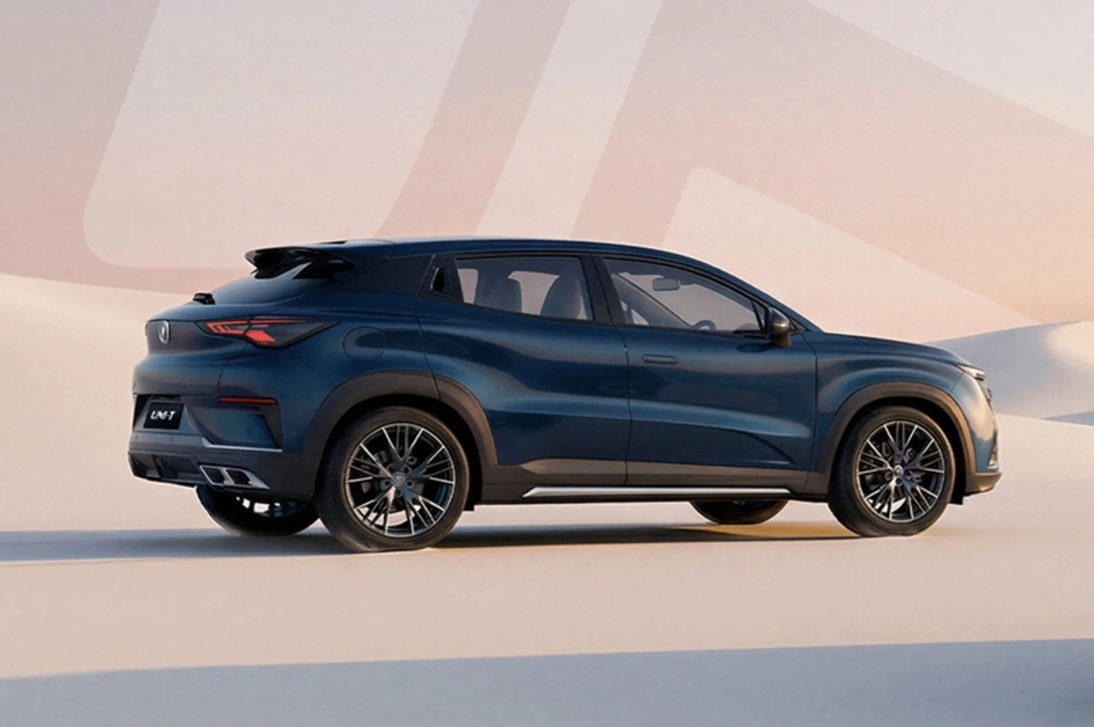 No consumo, os números variam de 7,1 km/l com álcool até 12,4 km/l com gasolina, com autonomia que passa de 600 km na estrada sem esforço