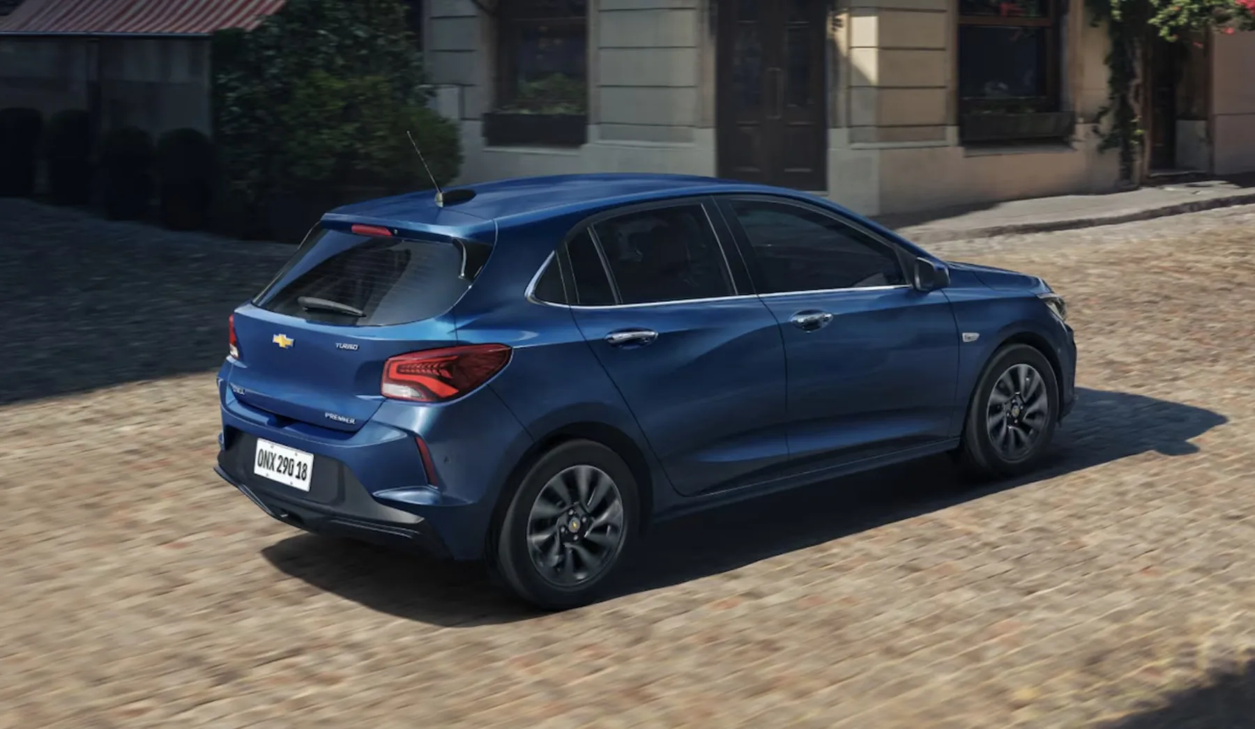 Consumo de 8,6 km/l na cidade com etanol e até 15,3 km/l na estrada com gasolina, tanque de 44 litros garante até 673 km de autonomia