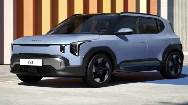 Você acreditaria que esse carro elétrico tem 453 km de autonomia e uma tela gigante? A Kia revela tudo sobre o EV2 e surpreende