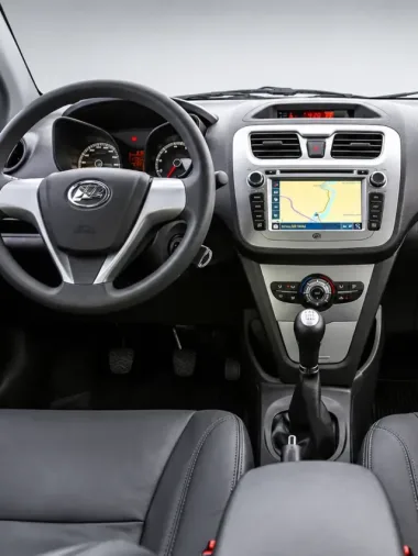 Custando cerca de R$ 22 mil, Lifan 530 2015 entrega motor 1.5 de 103 cv, porta-malas de 475 litros, câmbio manual de 5 marchas, direção elétrica e consumo de até 12 km/l por menos que um Chevrolet Onix 0 km